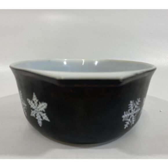 Vintage Pyrex Casserole White On Charcoal Black Snowflake Pattern 043 1.5 Qt #15 - Picture 5 of 14